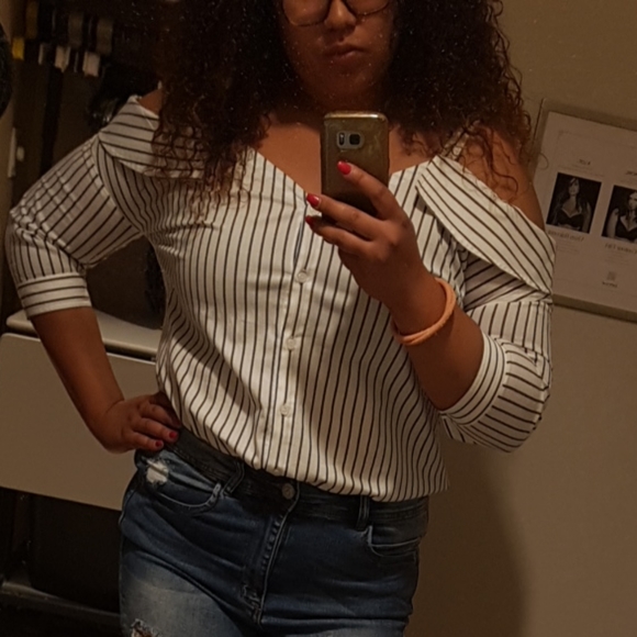 1/4 sleeve top - Picture 2 of 2